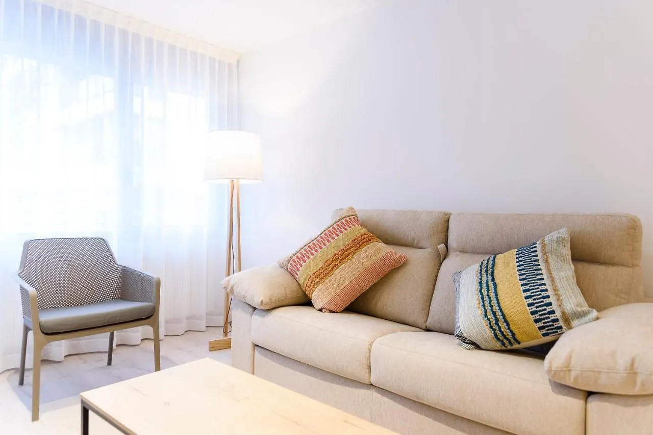 Aparthotel Salburua Витория